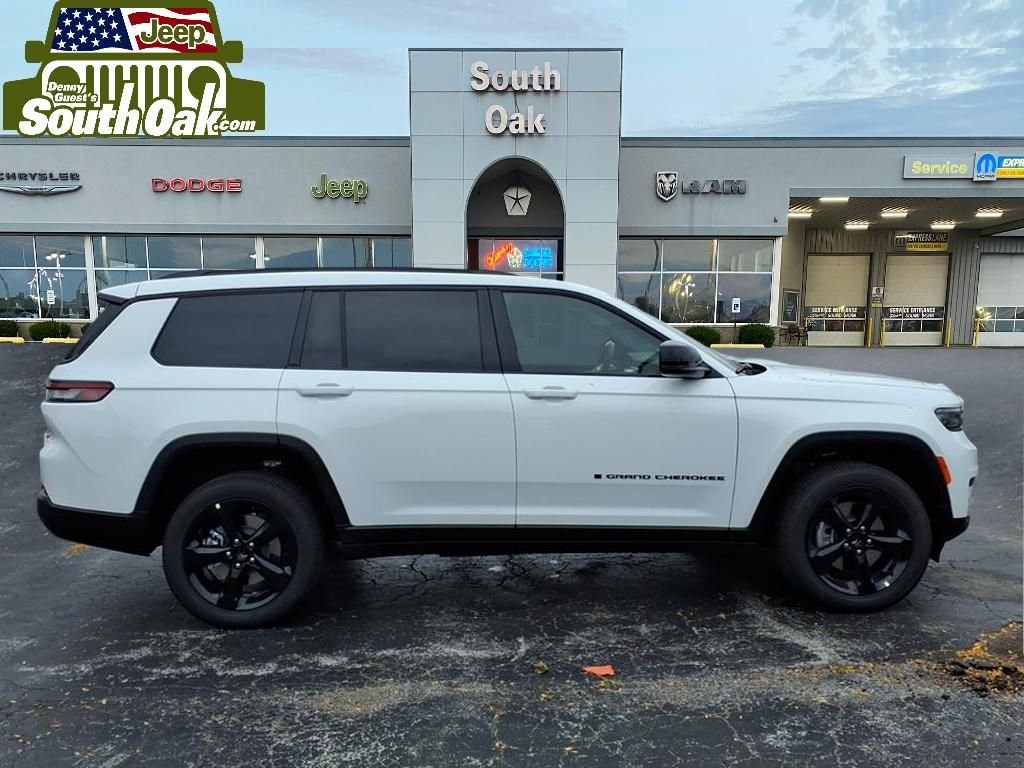 New 2025 Bright White Clear-Coat Exterior Paint Jeep Altitude X image 2