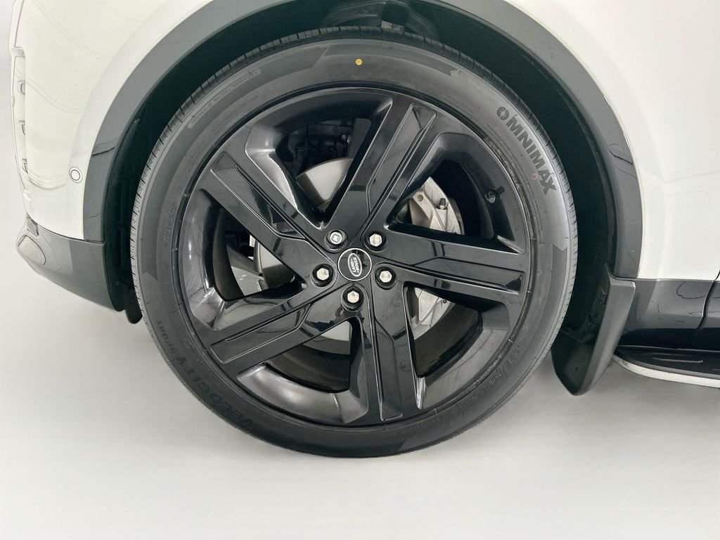 Used 2024 Fuji White Land Rover Dynamic SE image 29