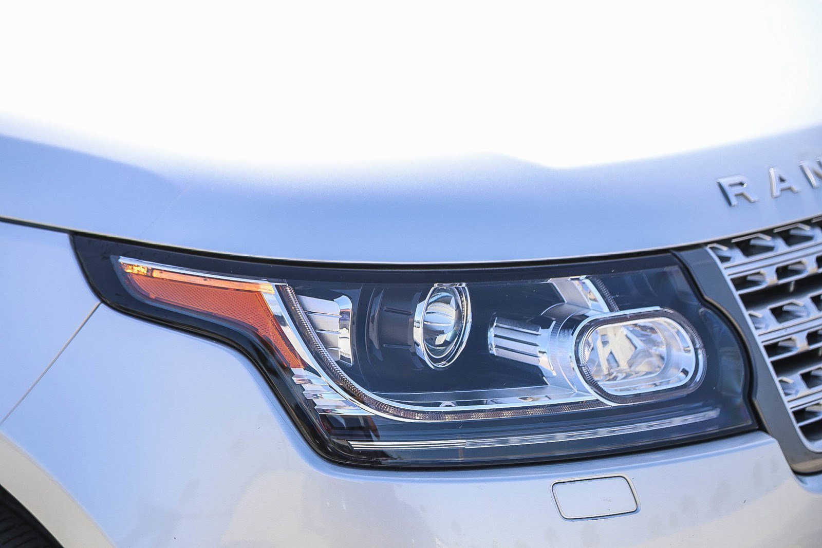 Used 2017 Indus Silver Land Rover HSE image 7