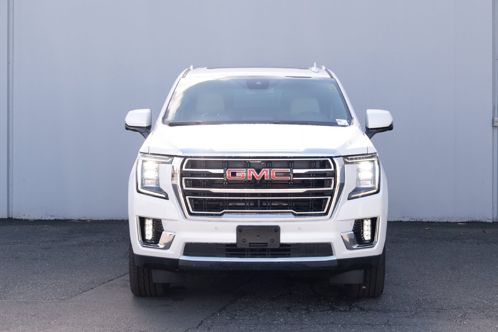 Used 2024 White Frost Tricoat GMC SLT image 22