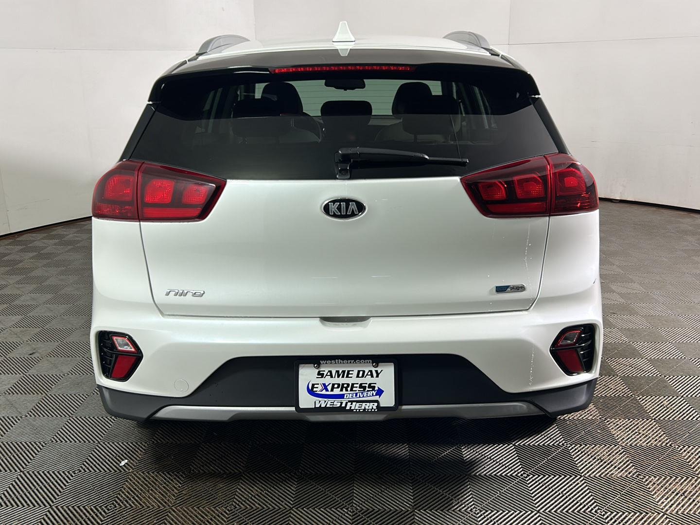 Used 2021 Snow White Pearl Kia LXS image 7