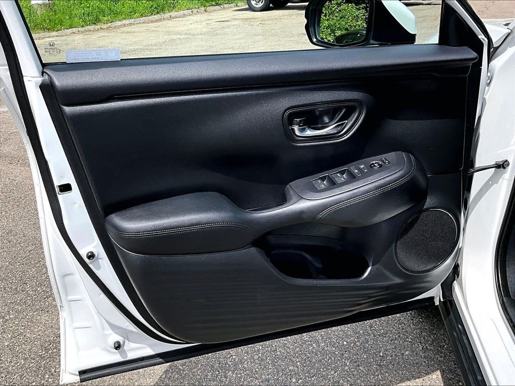 Used 2023 White Honda LX image 9