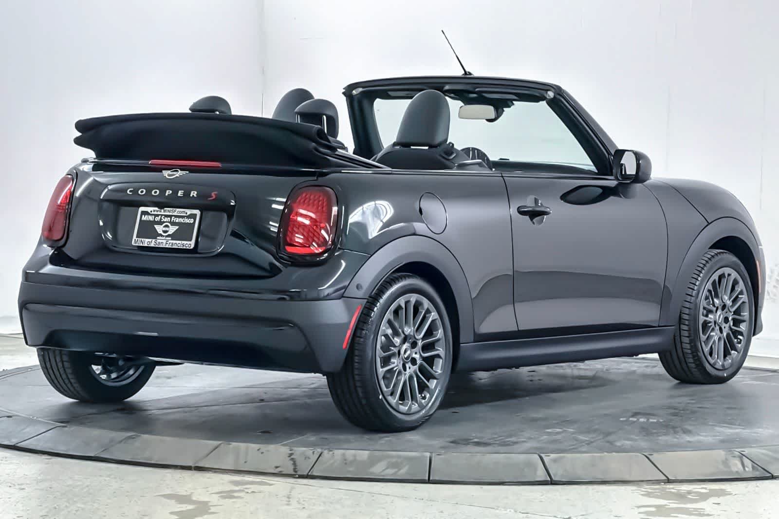 New 2026 Midnight Black II Metallic MINI Signature Plus image 2