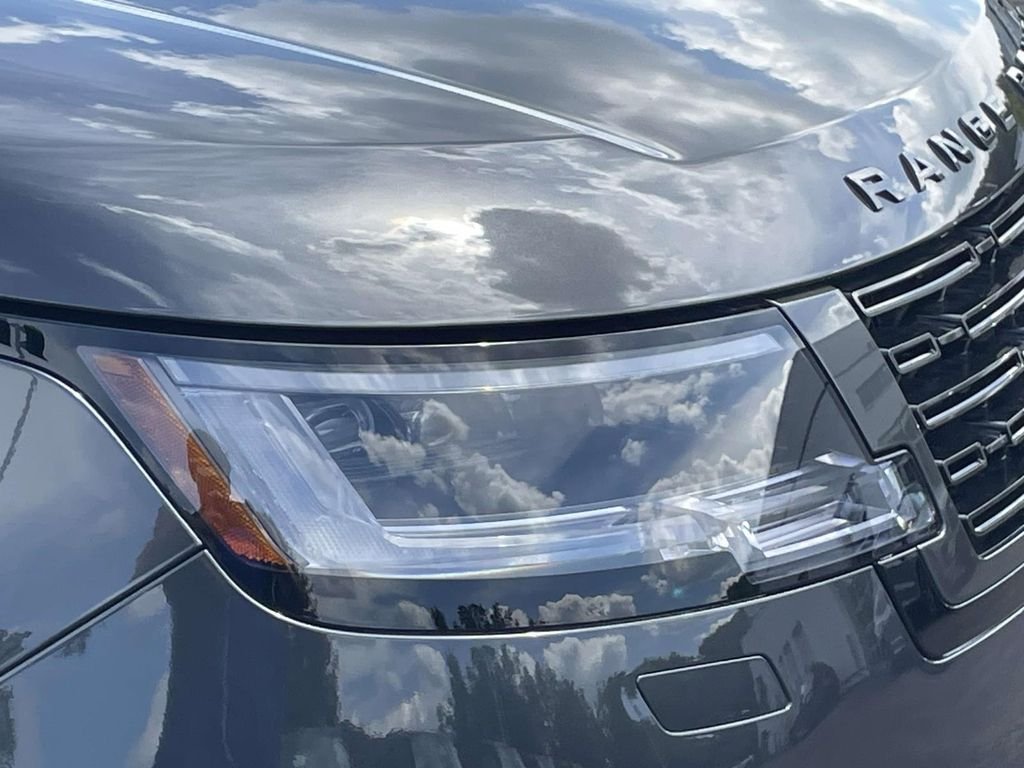 New 2026 Carpathian Grey Land Rover SE image 4