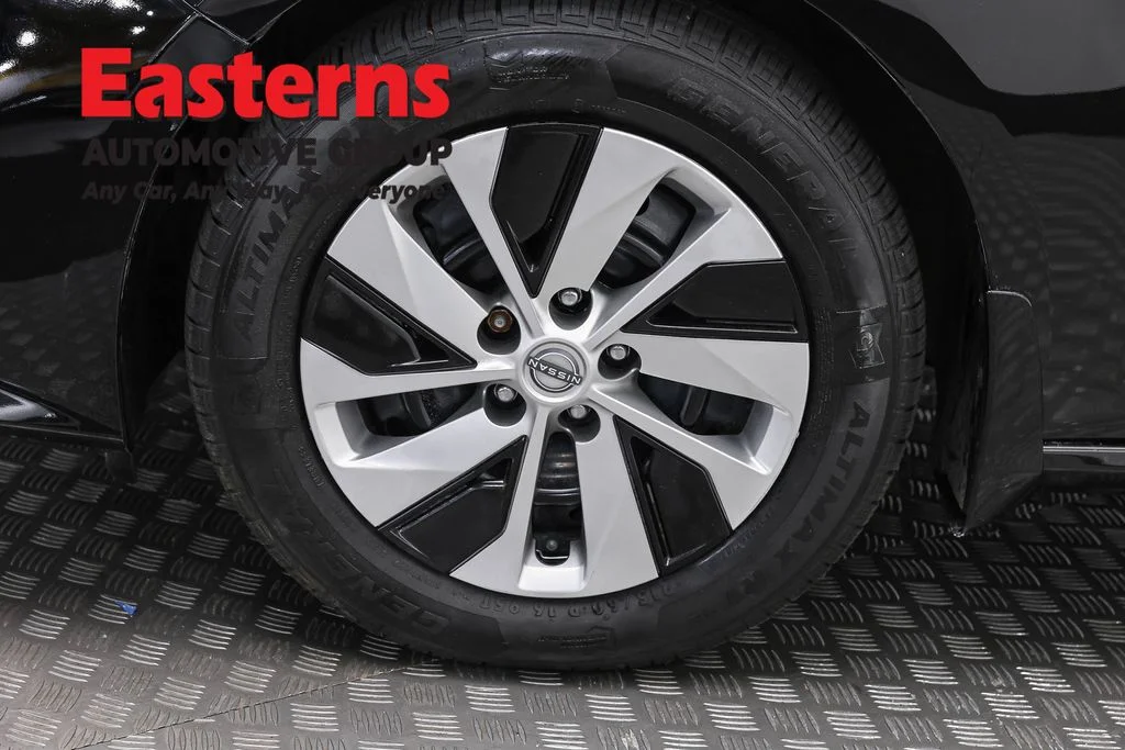 Used 2020 Black Nissan 2.5 S image 31