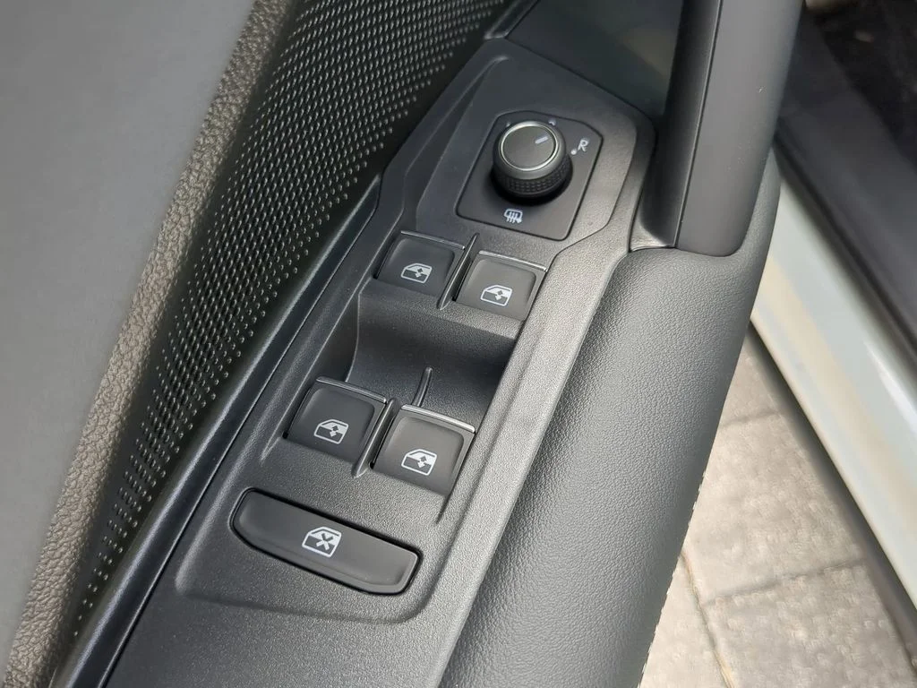 New 2026 White/off-white Volkswagen 2.0T SE R-Line Black image 18