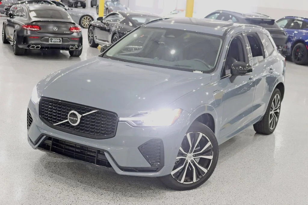 Used 2023 Gray Volvo Ultimate image 3