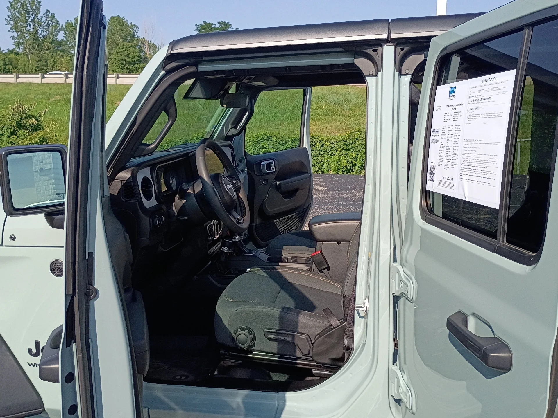 Used 2024 Earl Clear Coat Jeep Sport S image 11