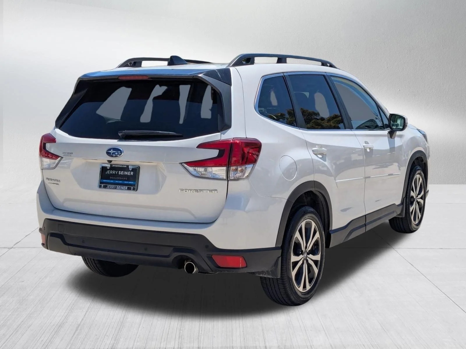 Used 2024 Crystal White Pearl Subaru Limited image 6