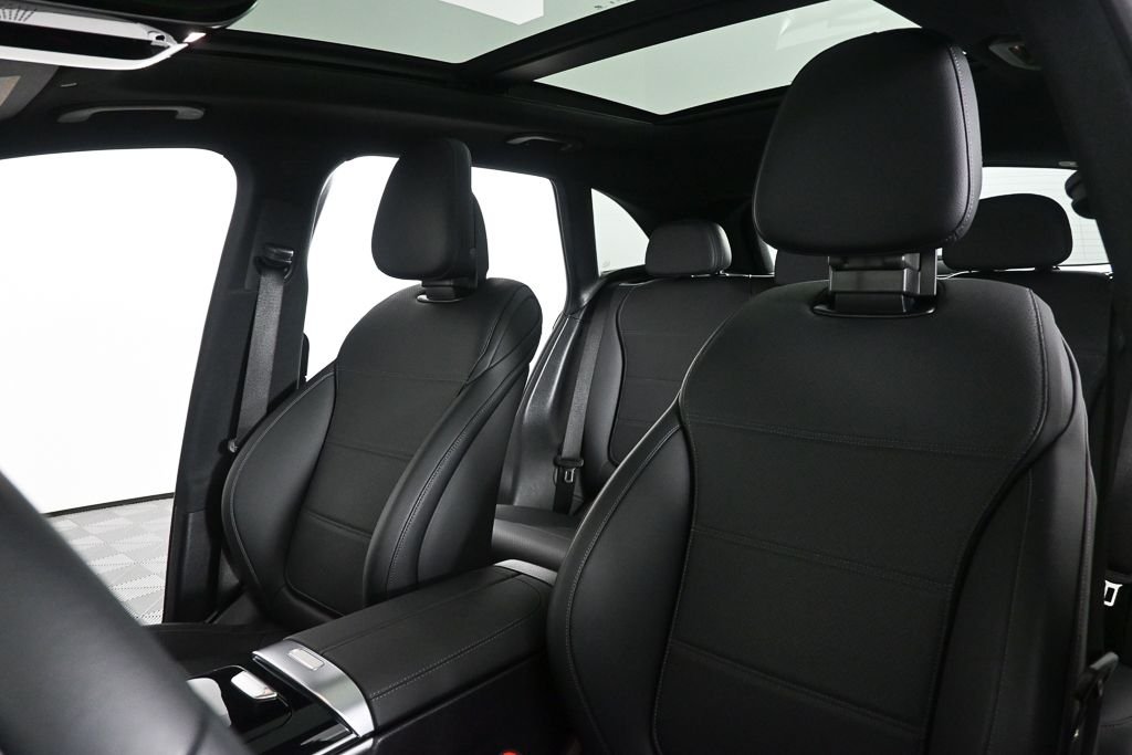Certified Used 2026  Mercedes-Benz GLC 300 image 5