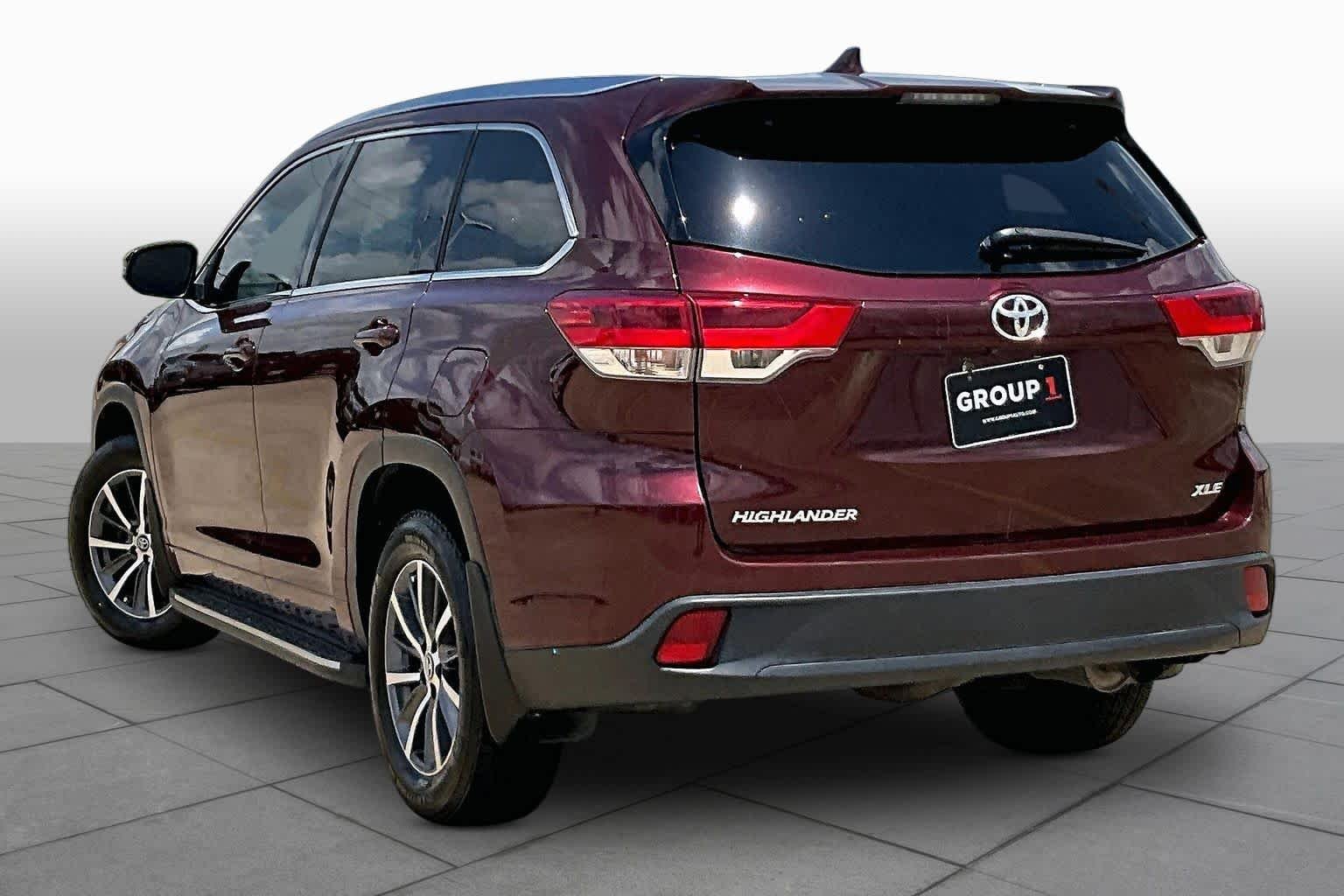 Used 2017 Ooh La La Rouge Mica Toyota XLE image 12