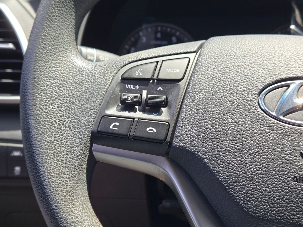 Used 2020 Gray Hyundai SE image 28