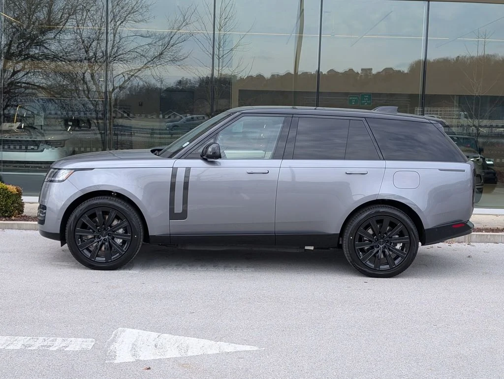 New 2026 Eiger Grey Land Rover SE image 3