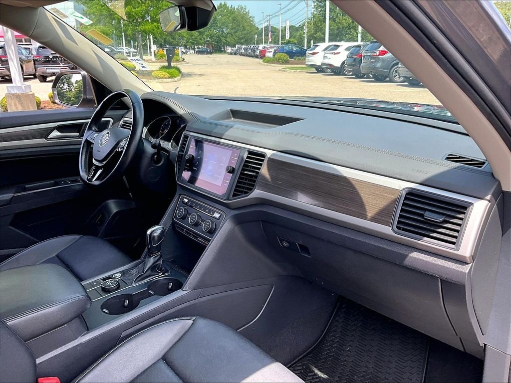 Used 2020 Gray Volkswagen 3.6L V6 SE image 14