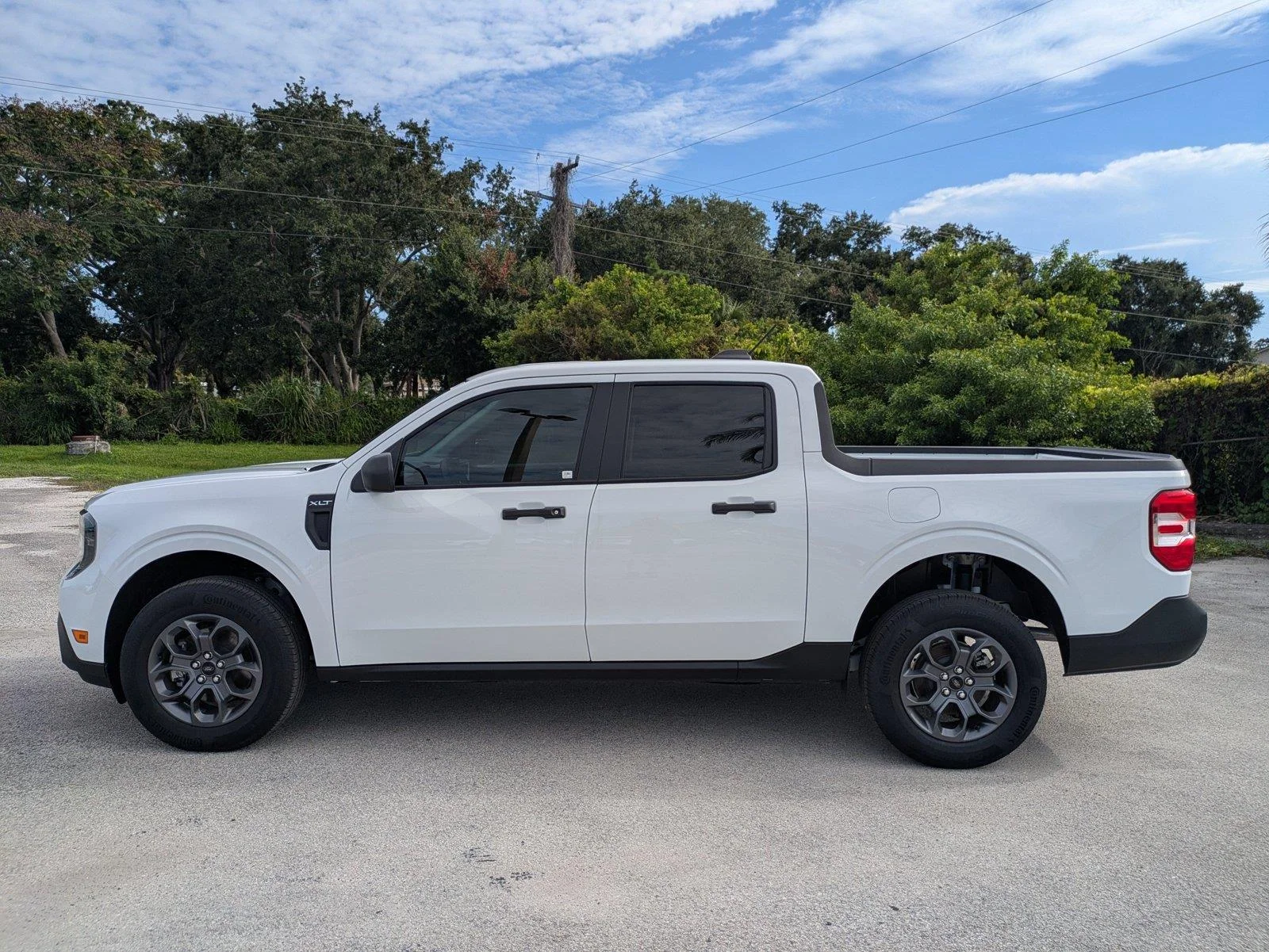 New 2026 Oxford White Ford XLT image 9