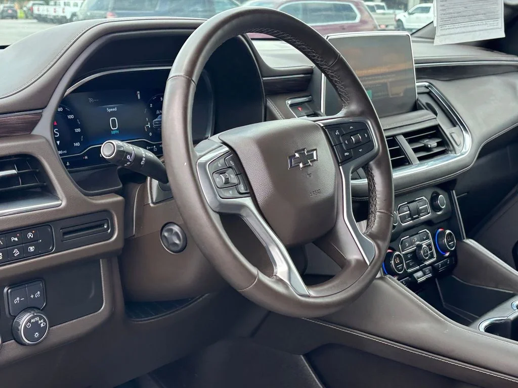 Used 2023 White Chevrolet Z71 image 9