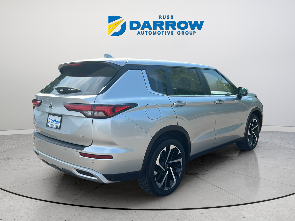Used 2024 Silver Mitsubishi SE image 5