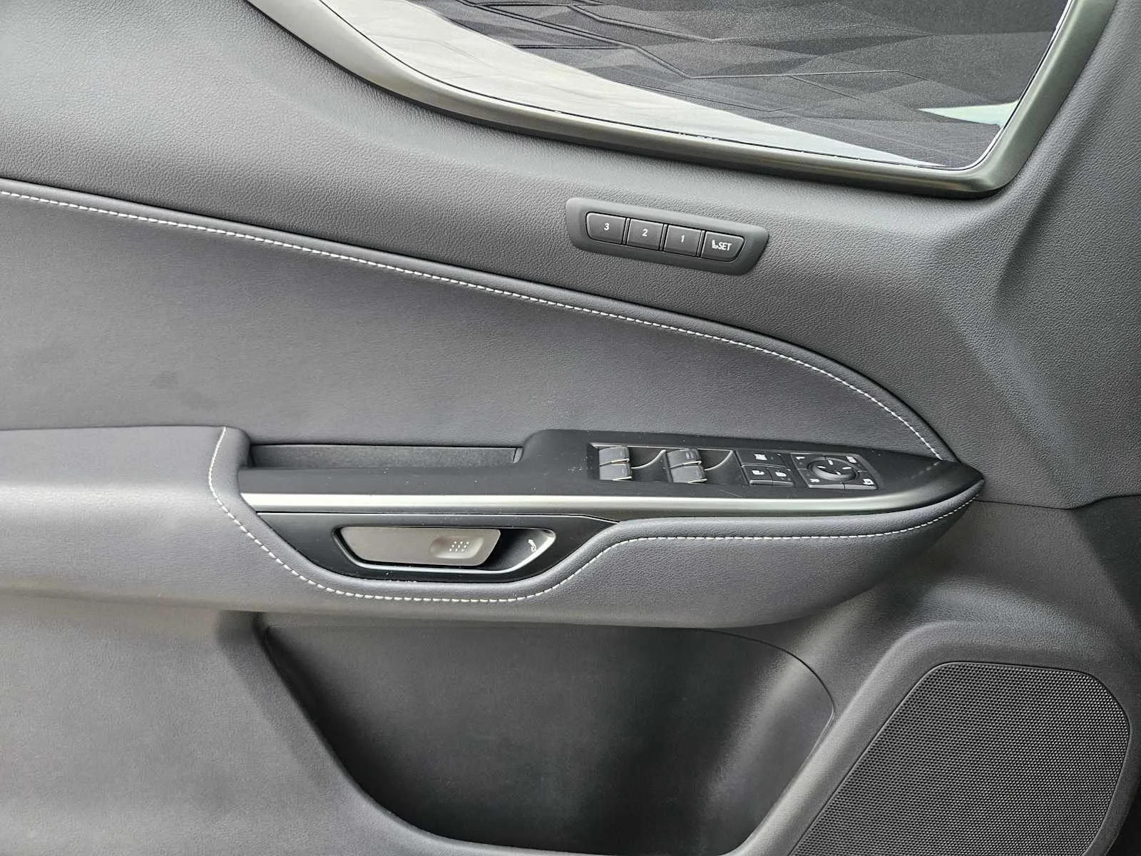 Certified Used 2025 CAVIAR Lexus Premium image 18