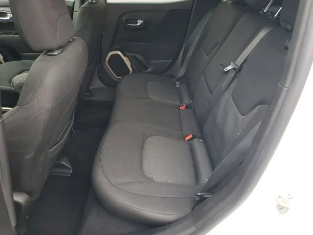 Used 2017 Alpine White Jeep Latitude image 21