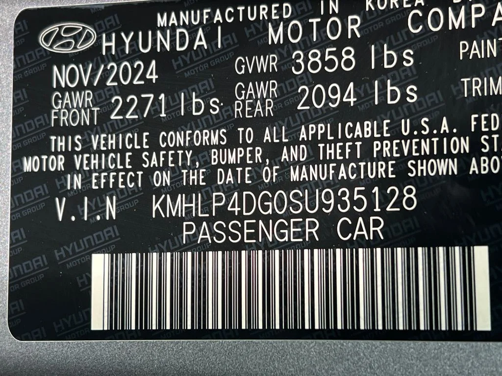 Used 2025 Silver Hyundai Limited image 33