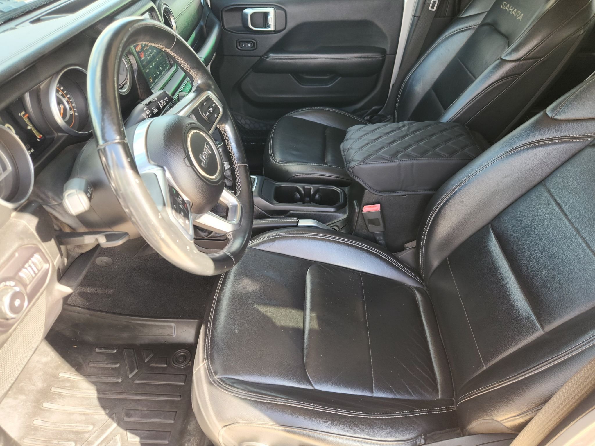 Used 2018 Billet Silver Metallic Clearcoat Jeep Sahara image 13