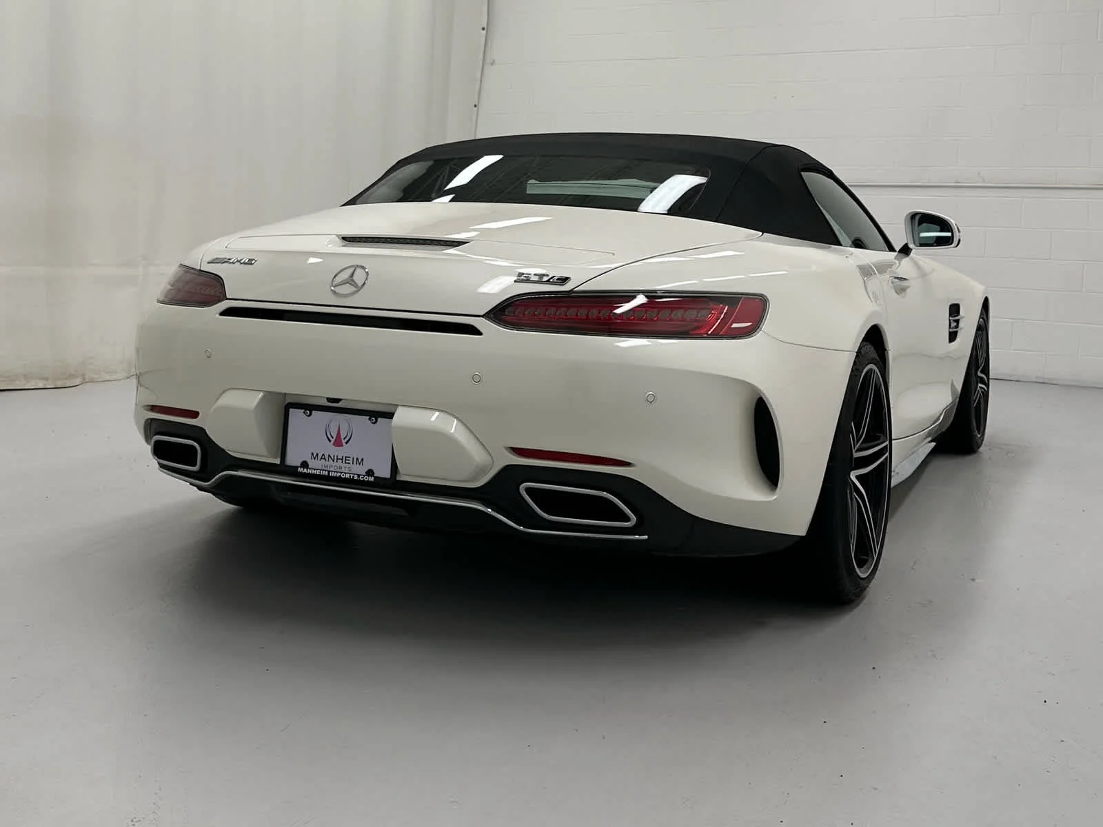 Used 2018 designo Diamond White Metallic Mercedes-Benz AMG® GT C image 13
