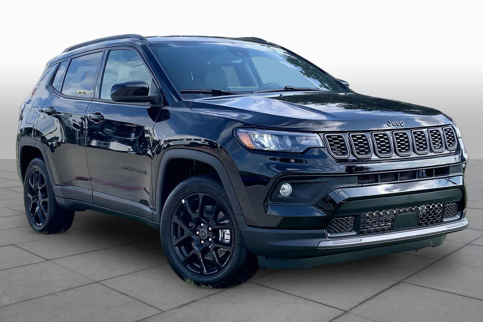 New 2026 Diamond Black Crystal Pearl-Coat Exterior Paint Jeep Latitude image 2