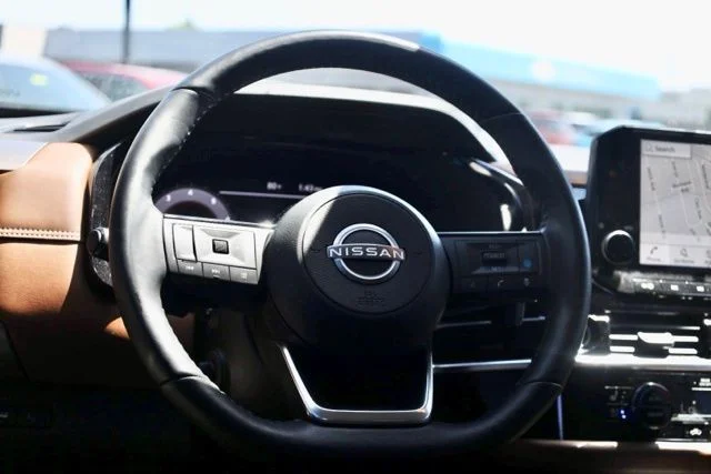 Used 2023 Gray Nissan Platinum image 10