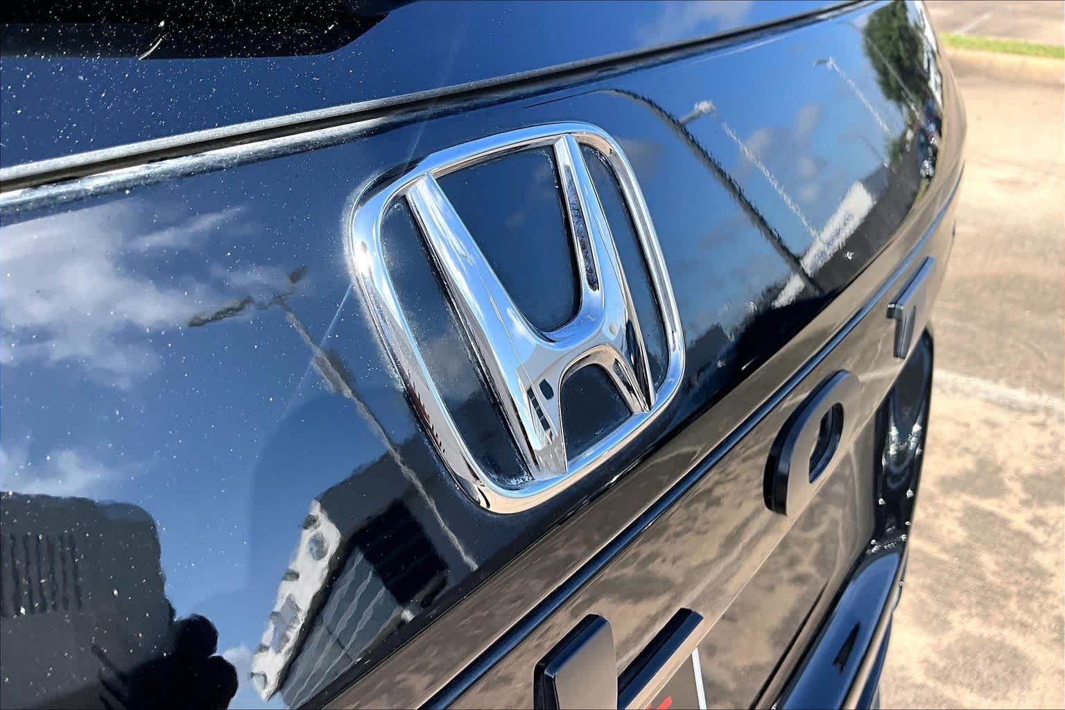Used 2024 Crystal Black Pearl Honda TrailSport image 10