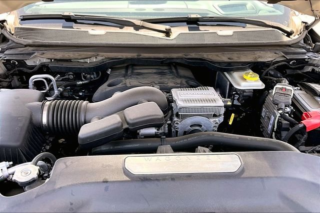 Used 2022 White Jeep Series III image 31