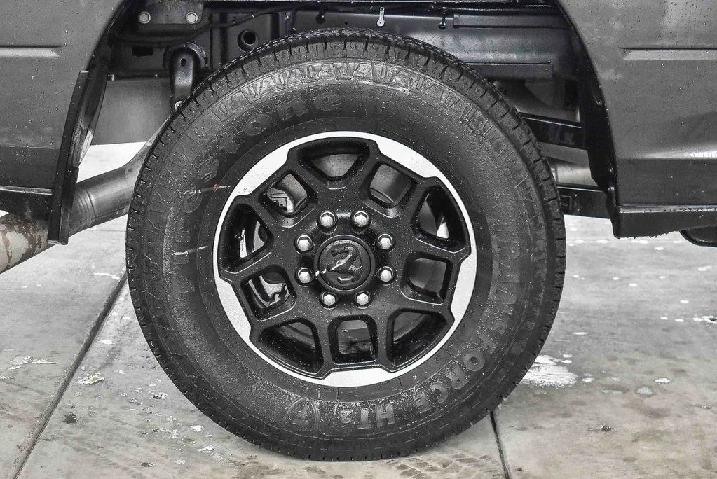 New 2026 Granite Crystal Metallic Clear-Coat Exterior Paint RAM Laramie image 9