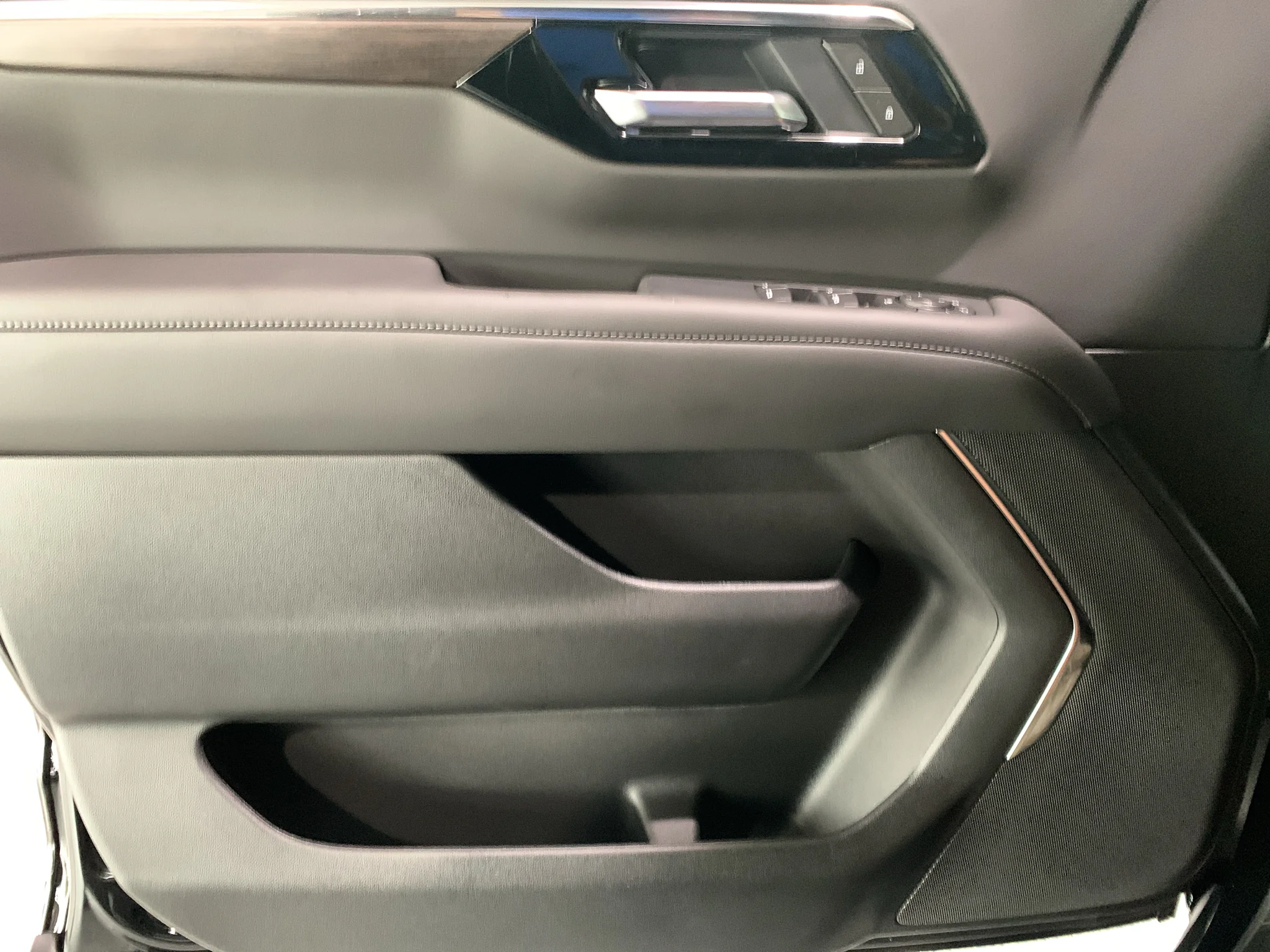 2027 Chevrolet Tahoe LS - Photo 28