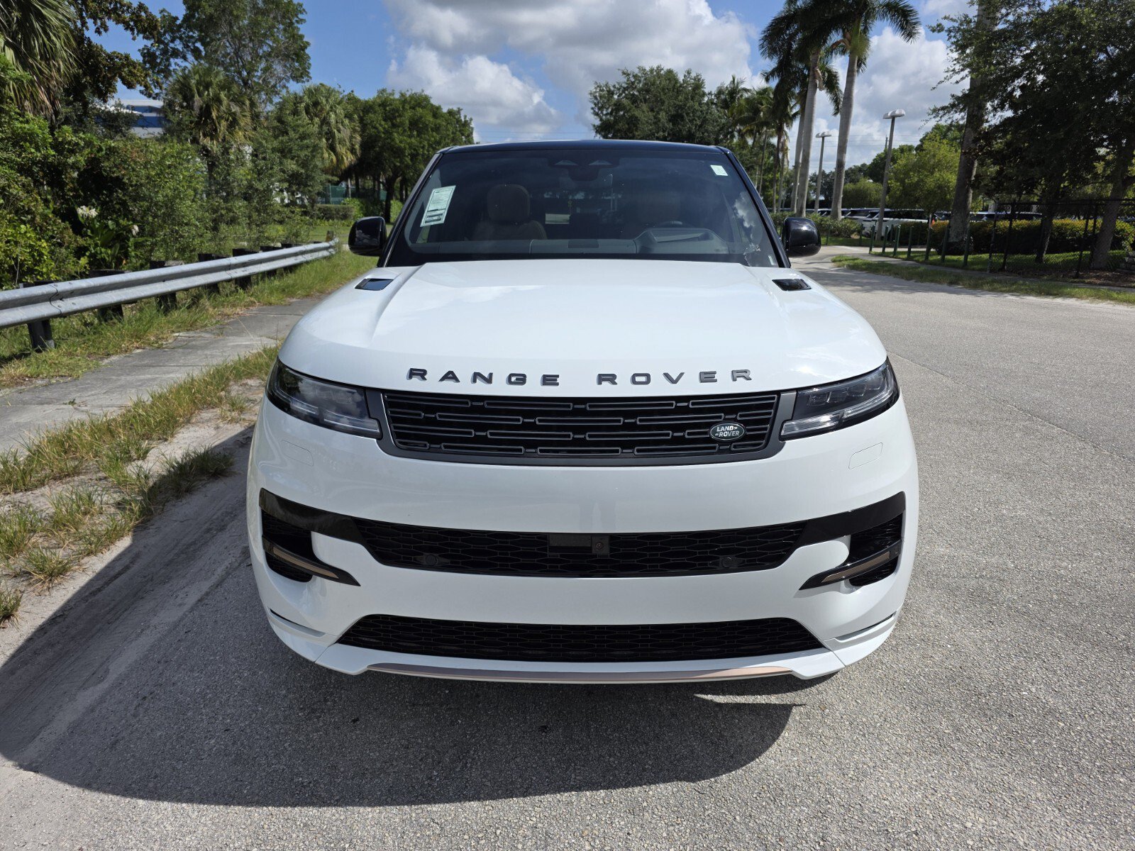 New 2026 Fuji White Land Rover P400 Dynamic SE image 8