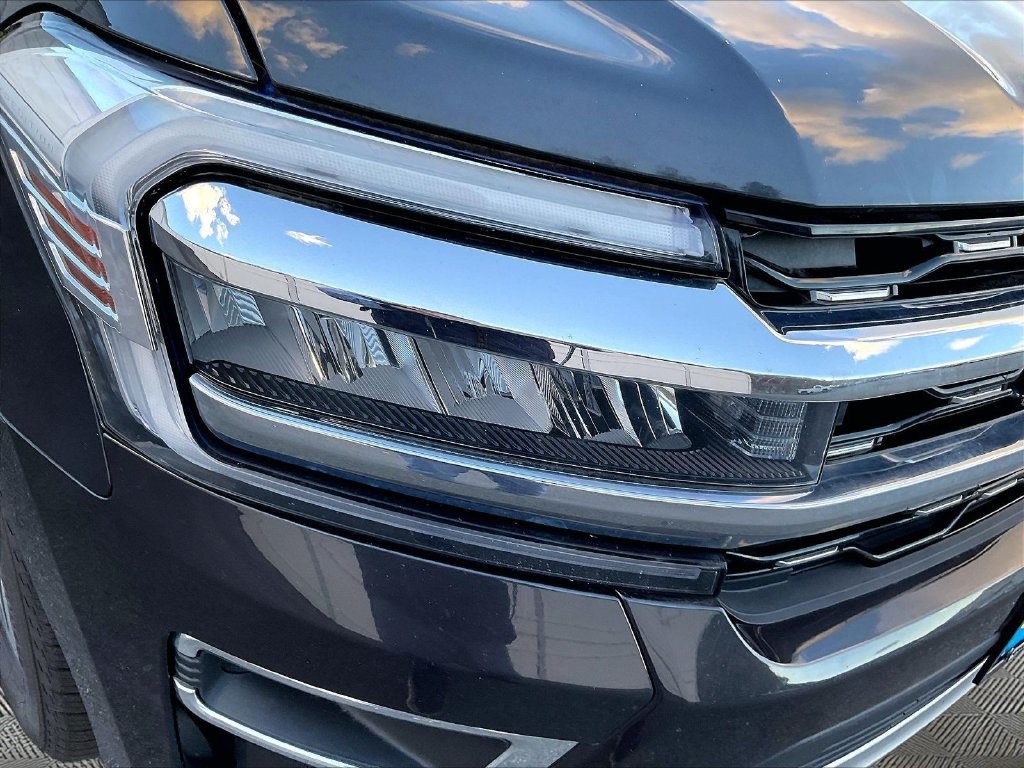Used 2024 Gray Metallic Ford Limited image 32