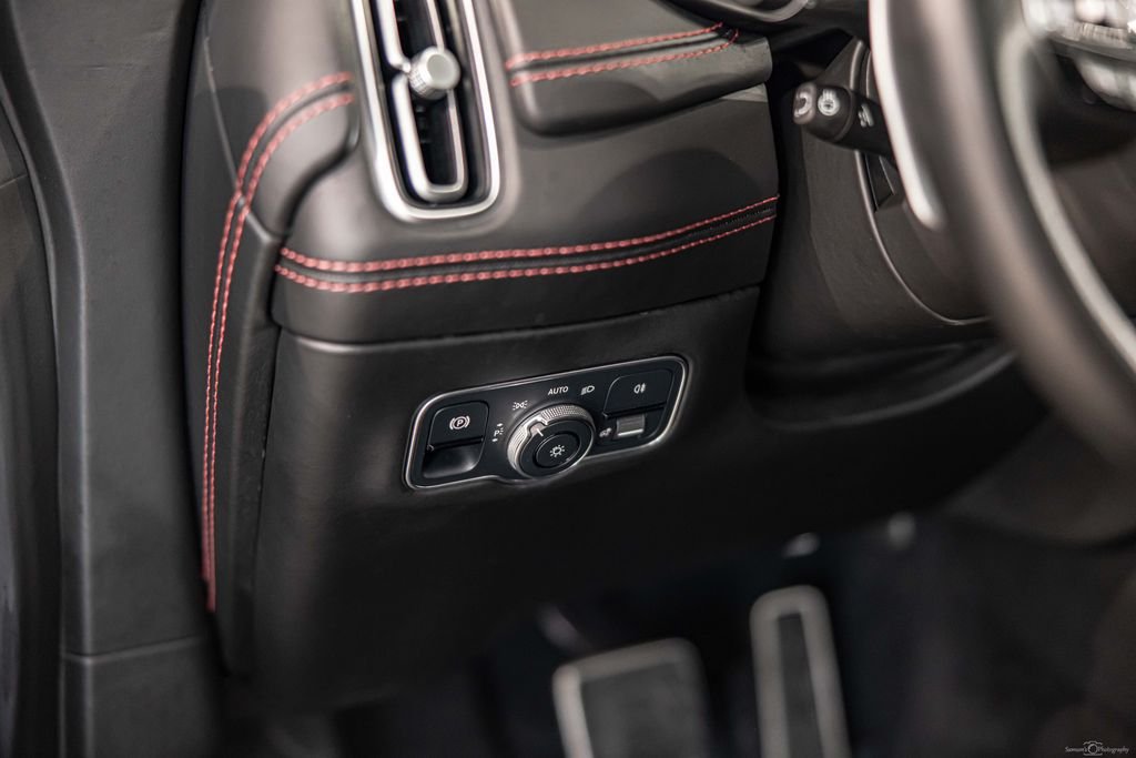 Used 2021 Black Aston Martin Base image 22