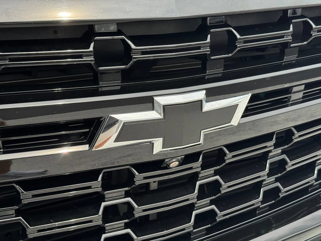 Used 2023 Black Chevrolet Z71 image 10