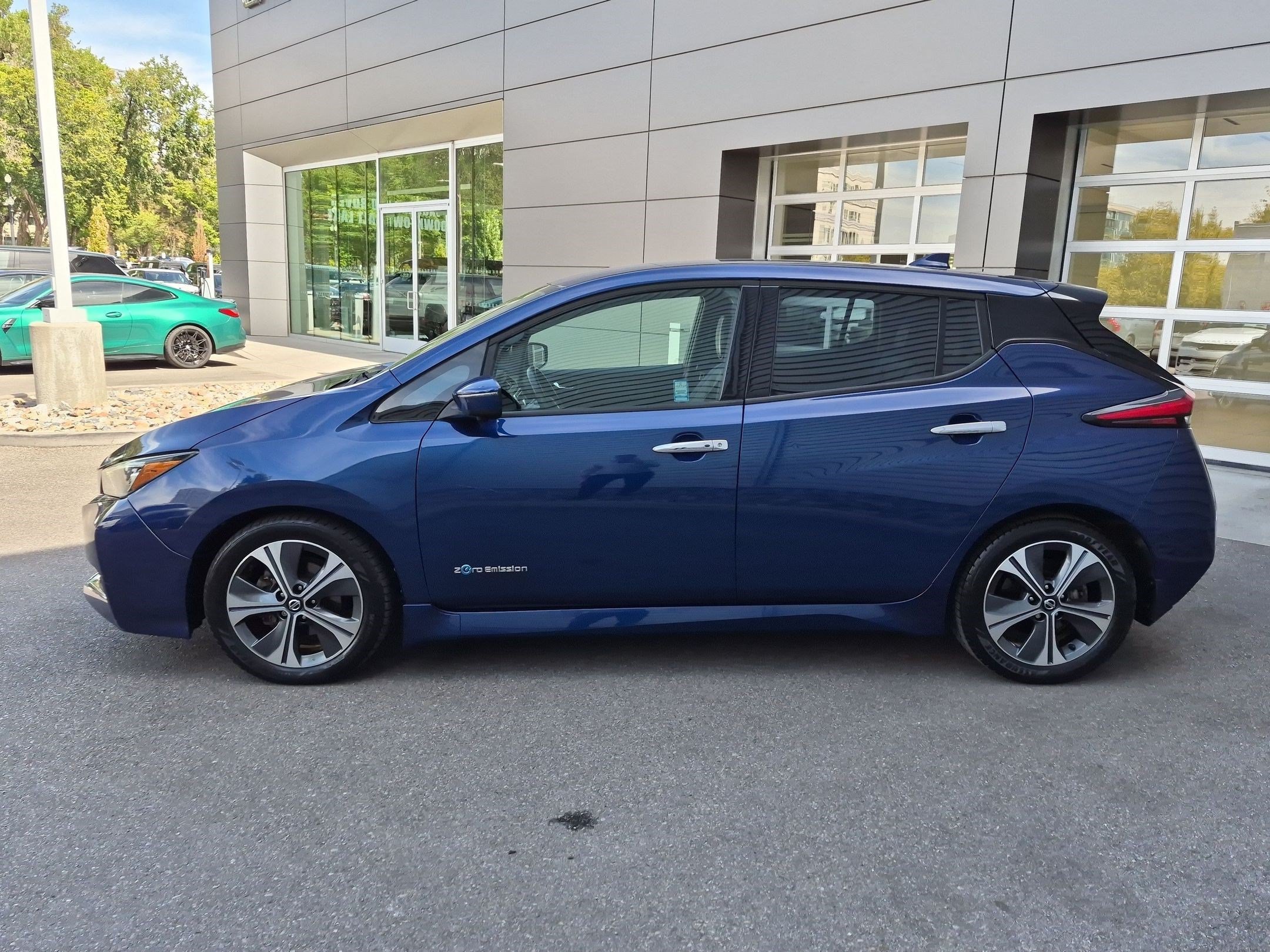 Used 2018 Deep Blue Pearl Nissan SL image 7