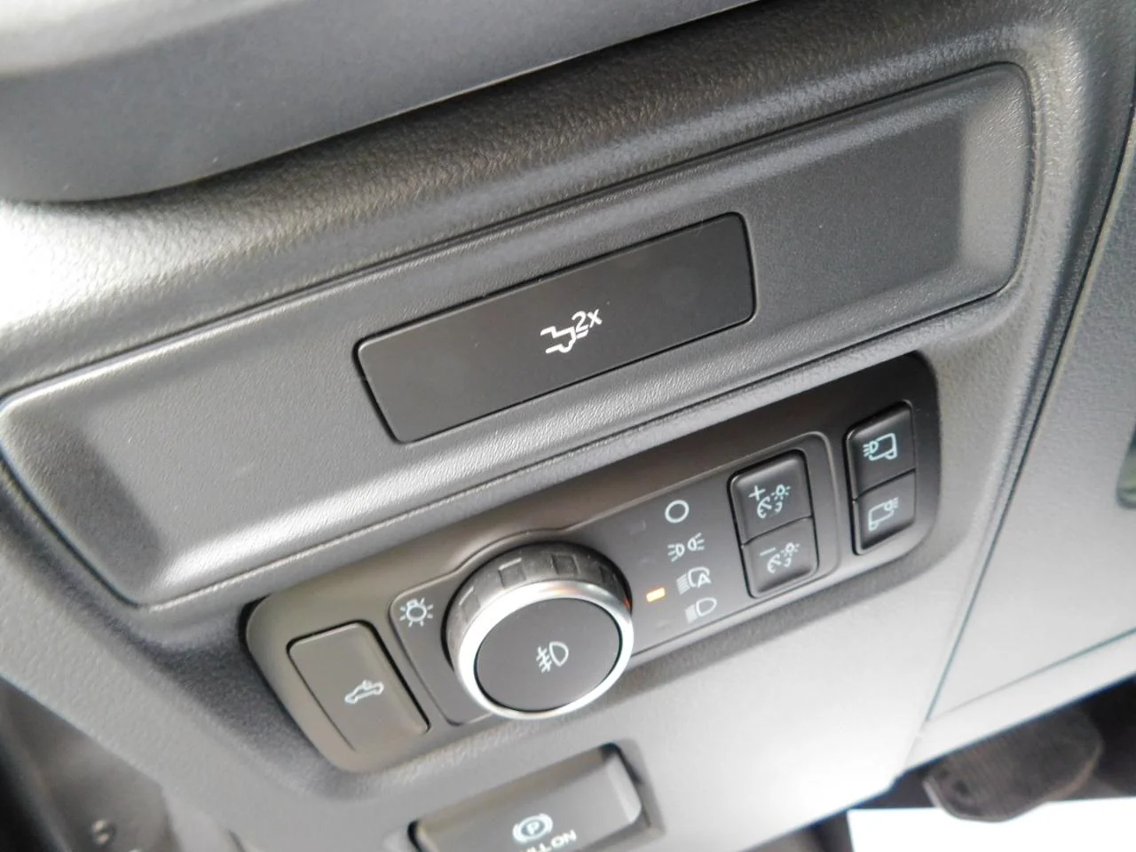 New 2026 Carbonized Gray Metallic Ford XLT image 34