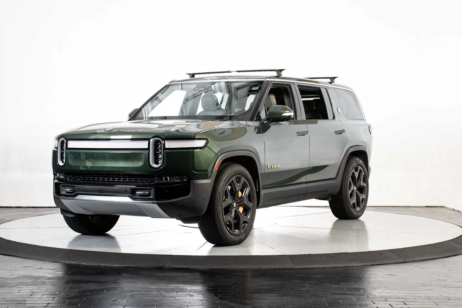 2023 Rivian R1S Adventure