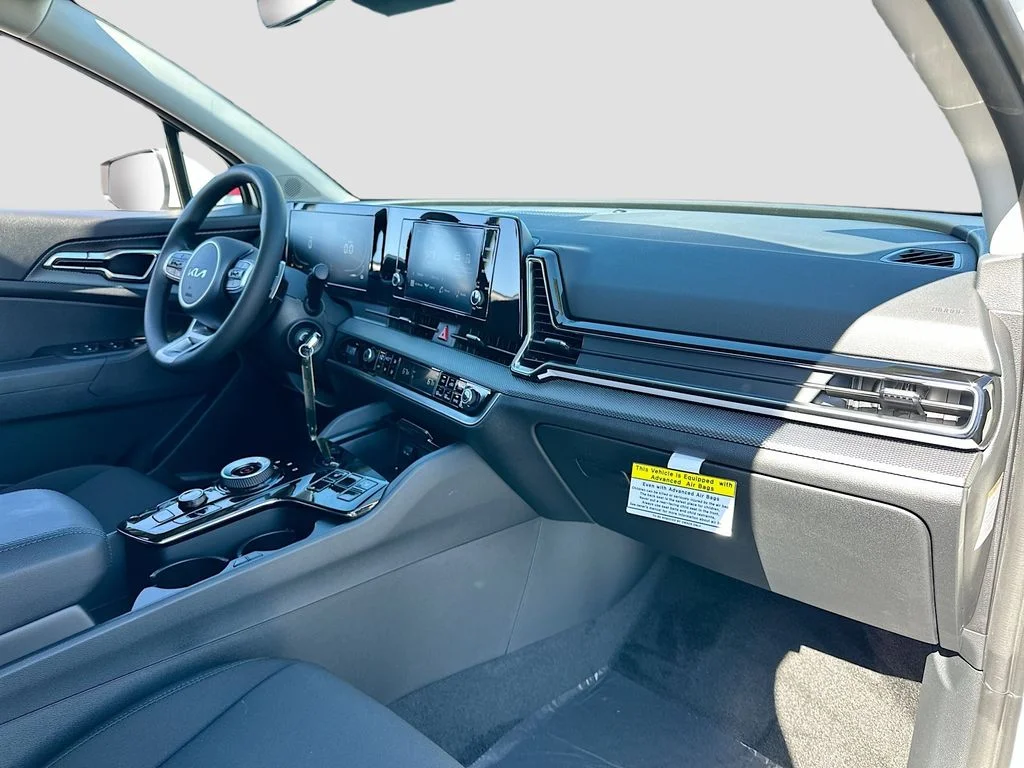 Certified Used 2025 White Kia LX image 27