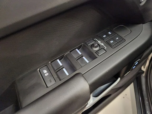 2025 Land Rover Defender X-Dynamic SE - Photo 23
