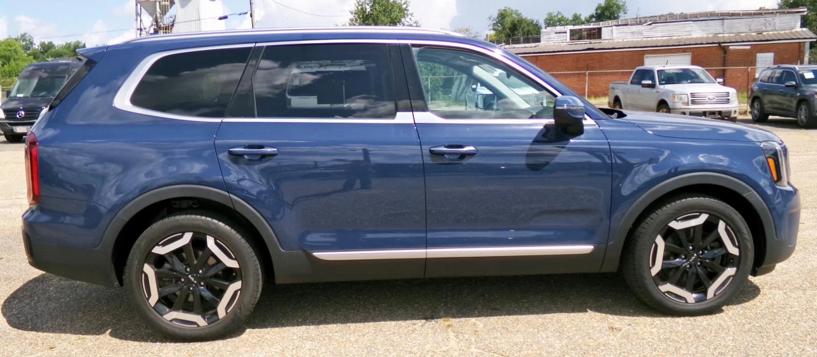 Used 2023 Midnight Lake Blue Kia S image 4