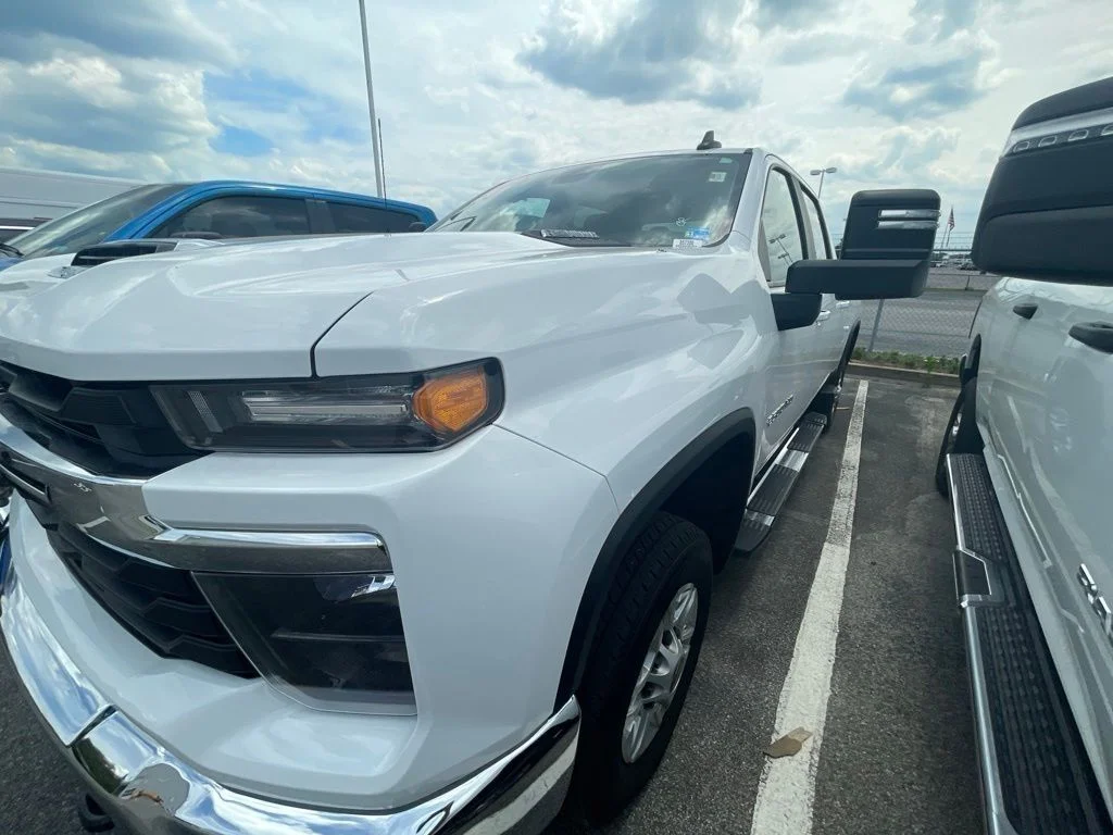 Used 2024 White Chevrolet LT image 18