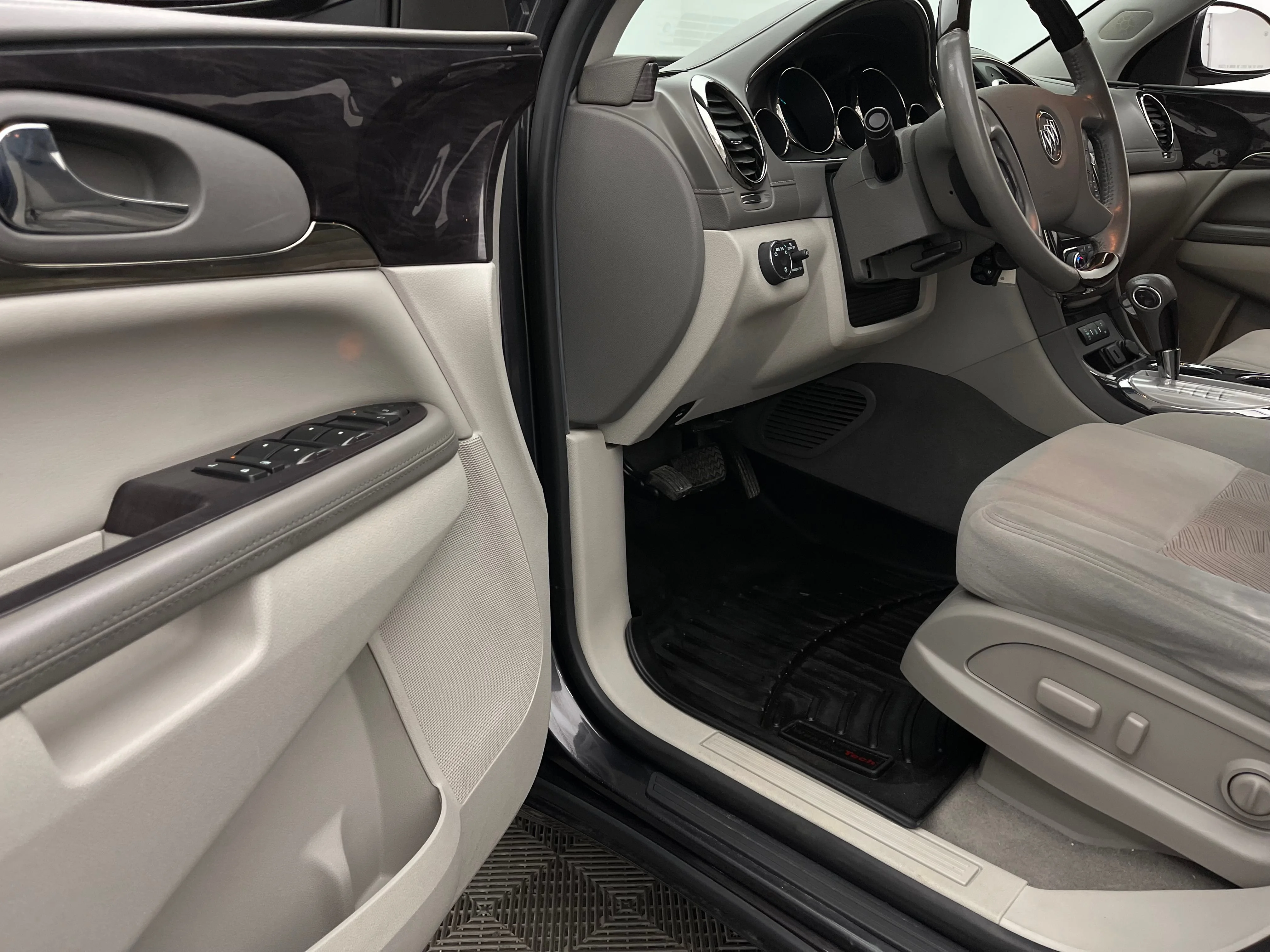 Used 2015 IRIDIUM METALLIC Buick Convenience image 14