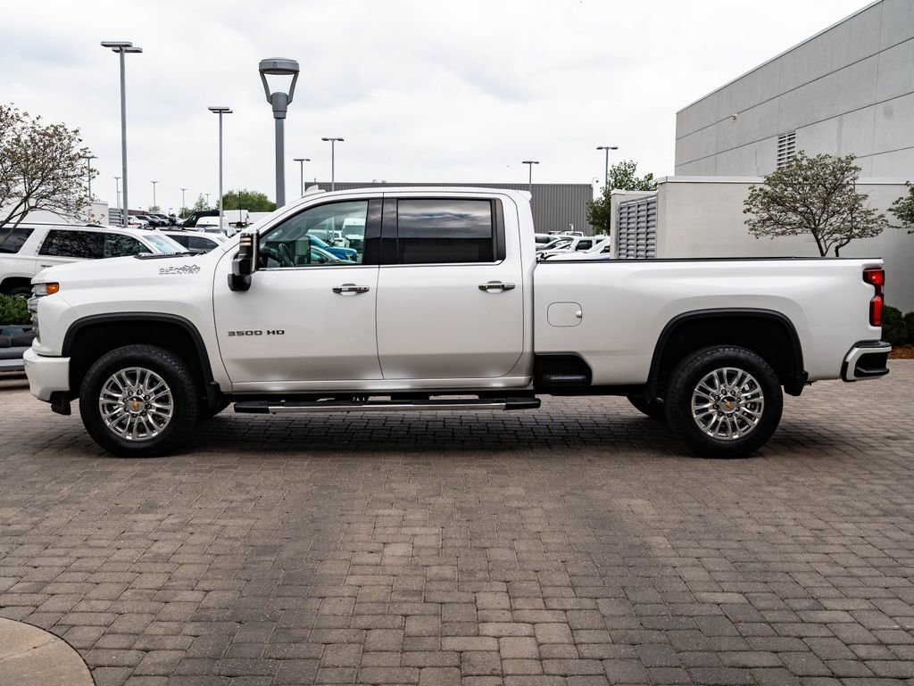 Used 2022 Iridescent Pearl Tricoat Chevrolet High Country image 5