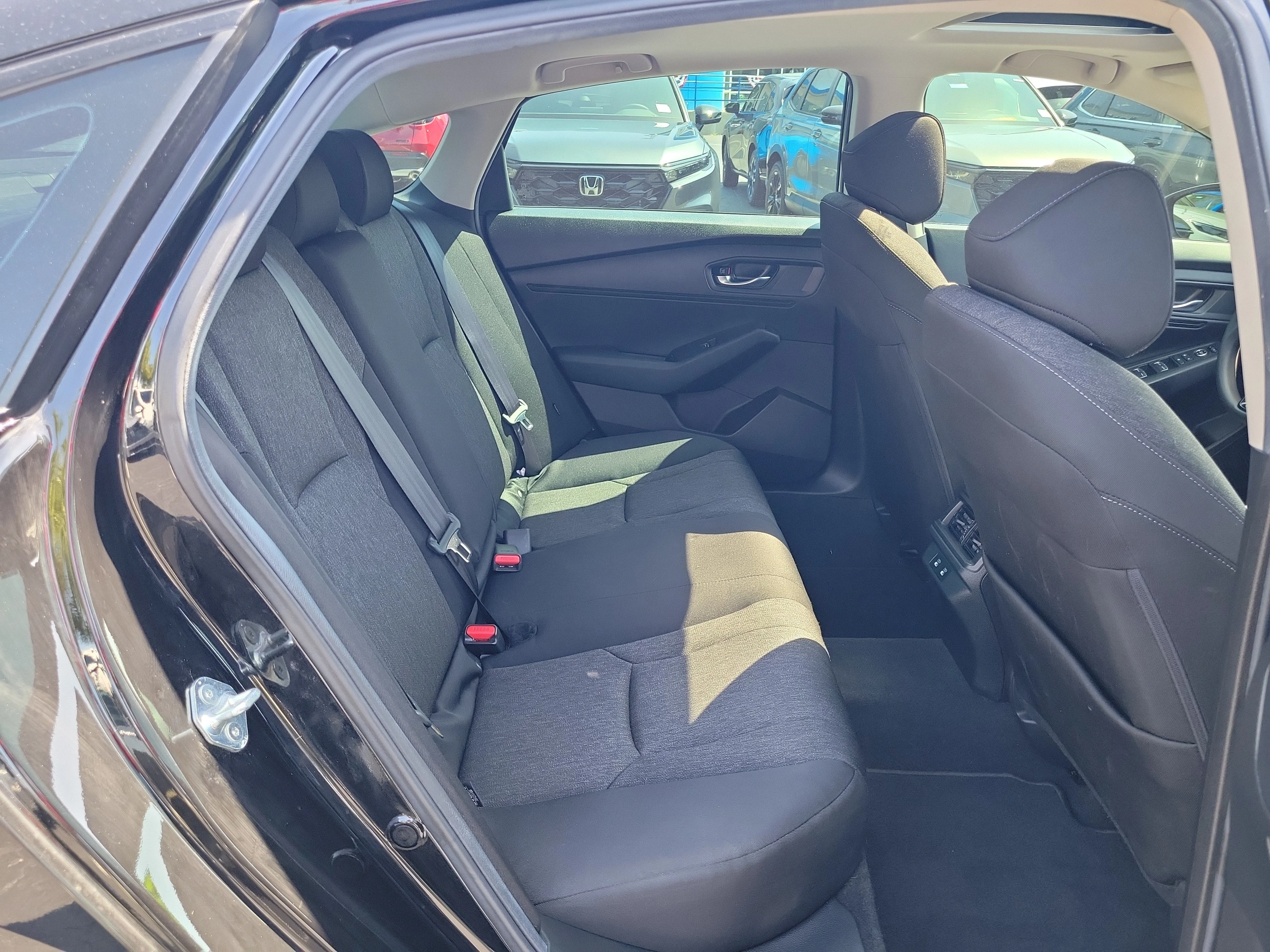Used 2025 Black Honda SE image 10