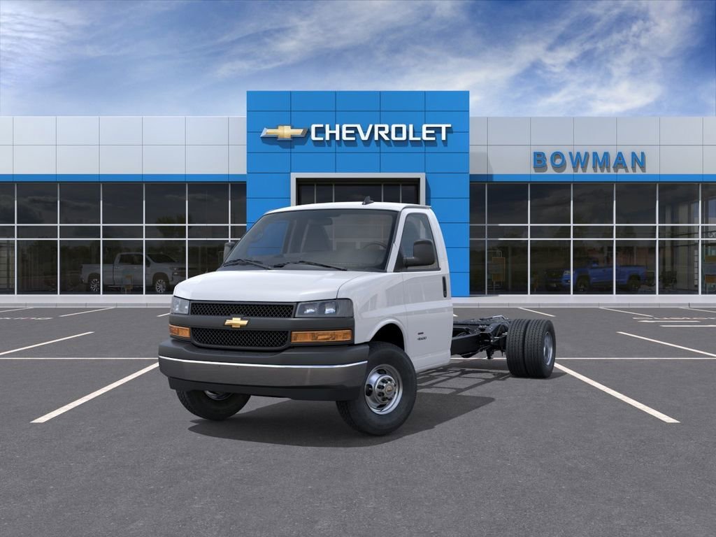 New 2026 Summit White Chevrolet 1WT image 8