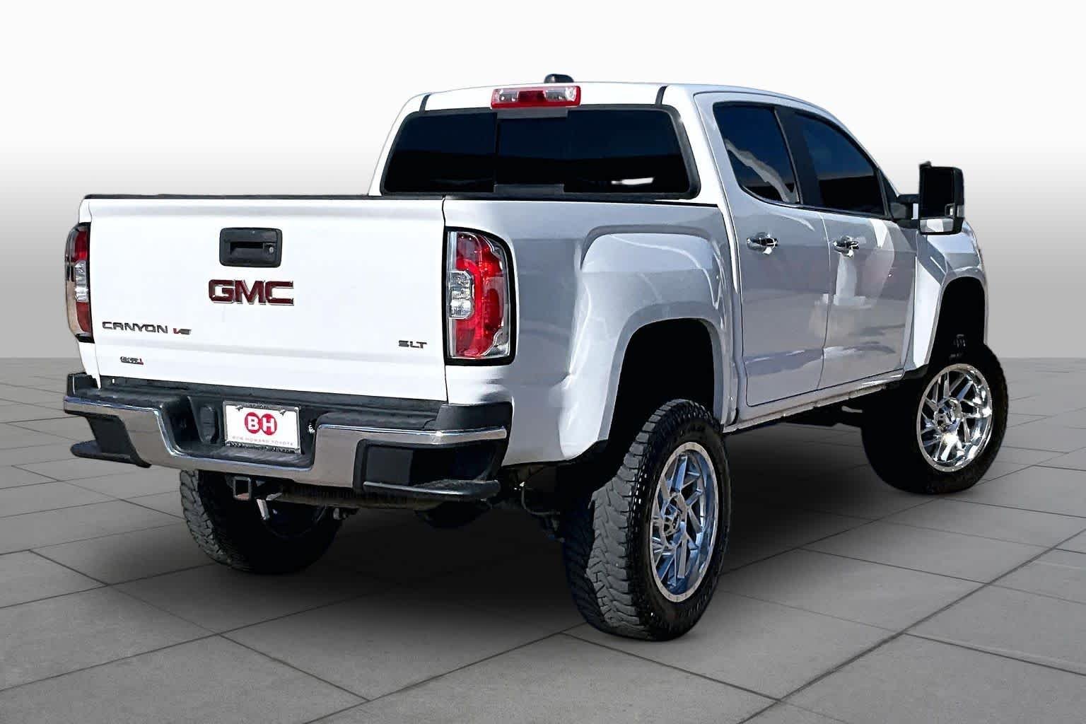 Used 2017 Summit White GMC 4WD SLT image 12