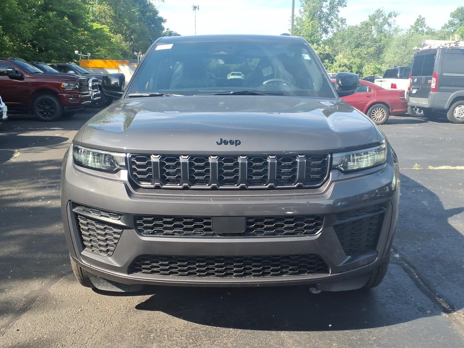 New 2026 Baltic Gray Metallic Clear-Coat Exterior Paint Jeep Laredo Altitude image 2