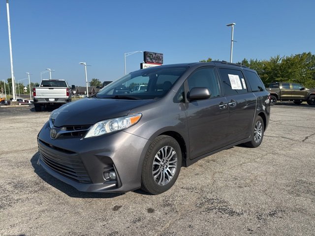 Pre-Owned 2018 Toyota Sienna XLE Auto Access Seat Van in